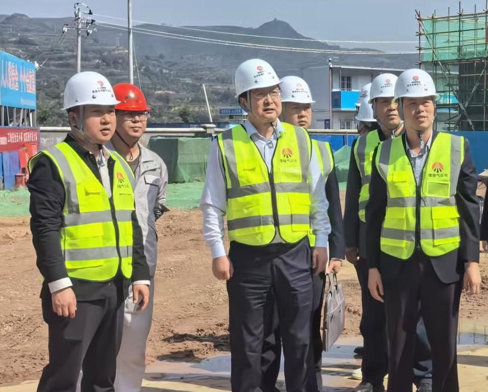 陜西省煤層氣黨委委員、紀(jì)委書記董巨國一行深入天工公司土建第二十一項目部開展節(jié)前檢查指導(dǎo)工作