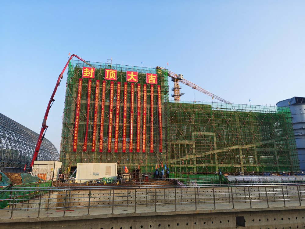 7座“中樞”全線封頂，陜煤建設韓城分公司土建十六項目部承建的陜煤信陽電廠輸煤“骨架”巍然挺立