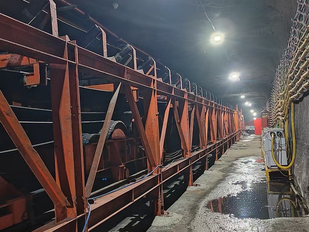 陜煤建設機電安裝公司神府項目部圓滿完成15222膠運順槽帶式輸送機安裝工程