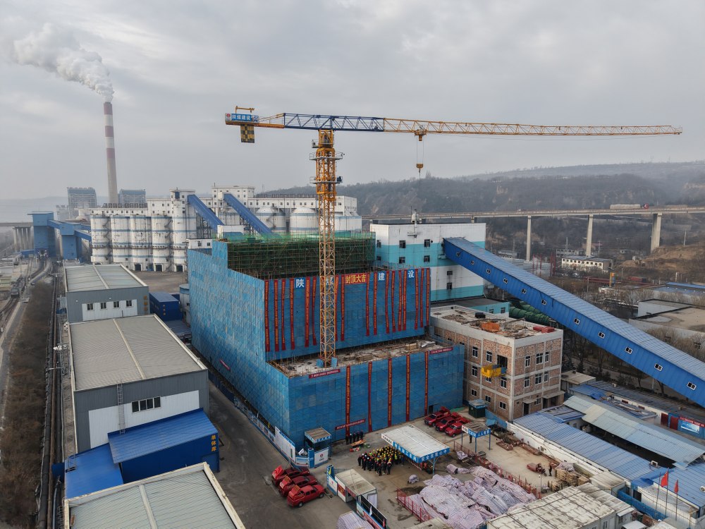 陜煤建設渭南分公司第三項目部：喜封金頂鼓干勁 業(yè)主慰問暖人心